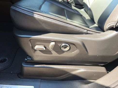 Used 2025 GMC Yukon XL Denali AWD/4WD image 19