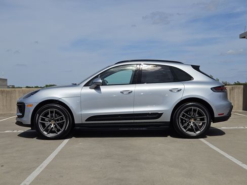 Certified 2025 Porsche Macan image 2