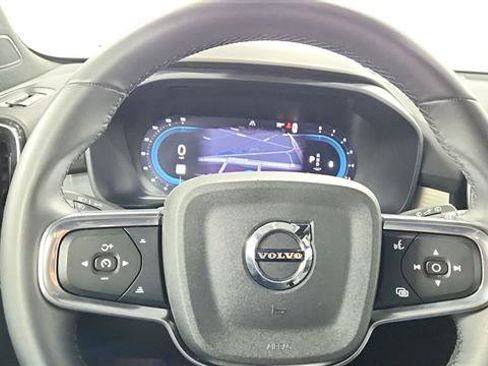 Used 2024 Volvo XC40 B5 Core image 15