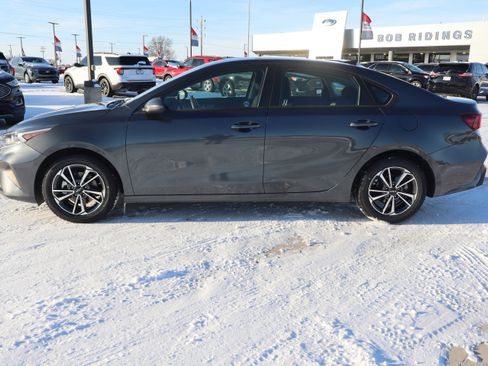 Used 2023 Kia Forte LXS image 9