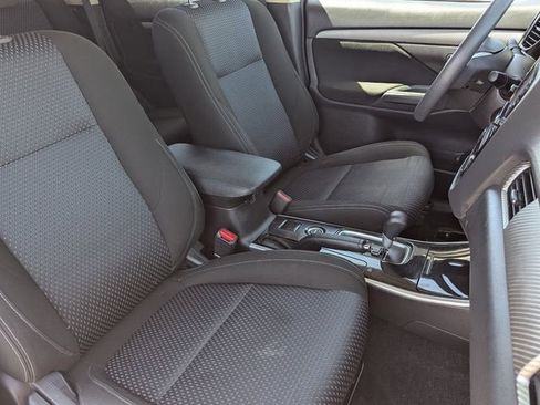 Used 2018 Mitsubishi Outlander ES AWD/4WD image 10