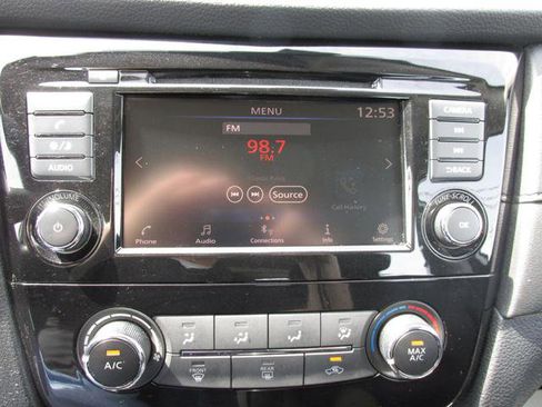 Used 2020 Nissan Rogue S image 12