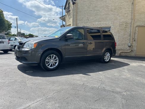 Used 2016 Dodge Grand Caravan SXT FWD image 1