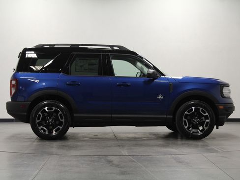 Used 2024 Ford Bronco Sport Outer Banks w/ Tech Package image 3