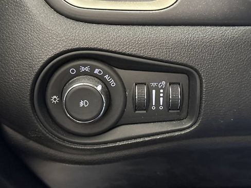 Used 2017 Jeep Renegade Limited AWD/4WD image 31