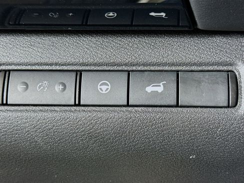 Used 2025 Nissan Pathfinder SV FWD image 19