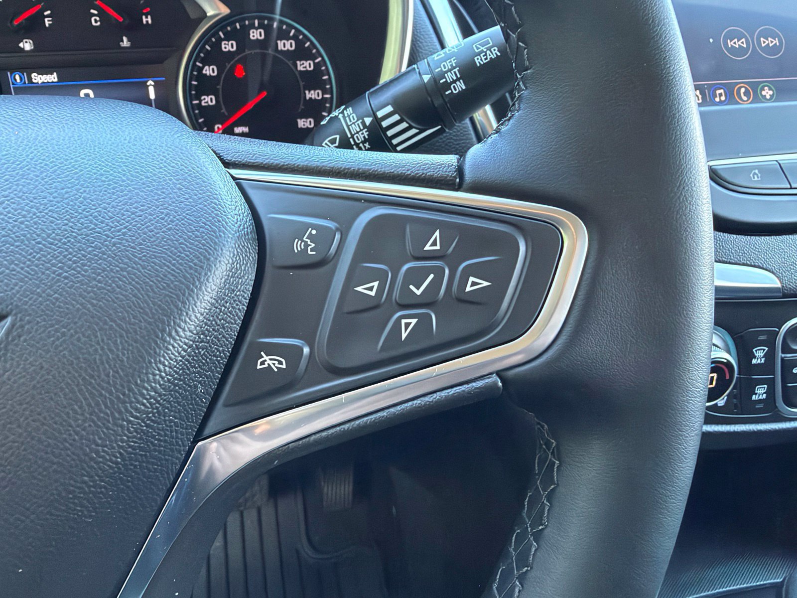 Used 2024 Chevrolet Equinox LT w/ LPO, Floor Liner Package FWD image 15