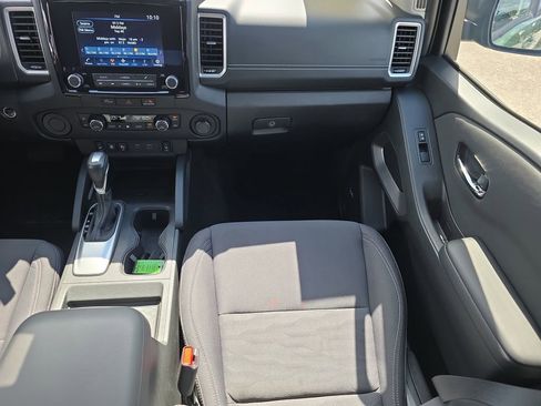 Used 2024 Nissan Frontier SV w/ SV Convenience Package RWD image 16
