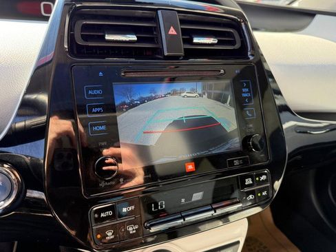 Used 2017 Toyota Prius Four w/ Premium Convenience Package image 39