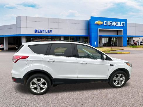 Used 2016 Ford Escape SE w/ Equipment Group 201A image 6