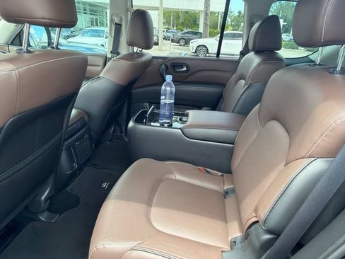 Used 2023 INFINITI QX80 Premium Select w/ All-Season Package AWD/4WD image 16