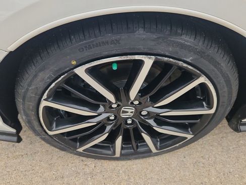 Used 2023 Honda Accord Touring image 10