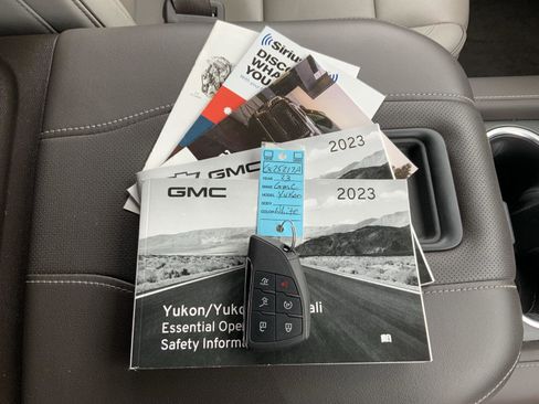 Used 2023 GMC Yukon SLT image 72