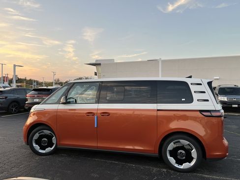 New 2025 Volkswagen ID. Buzz Pro S Plus image 25