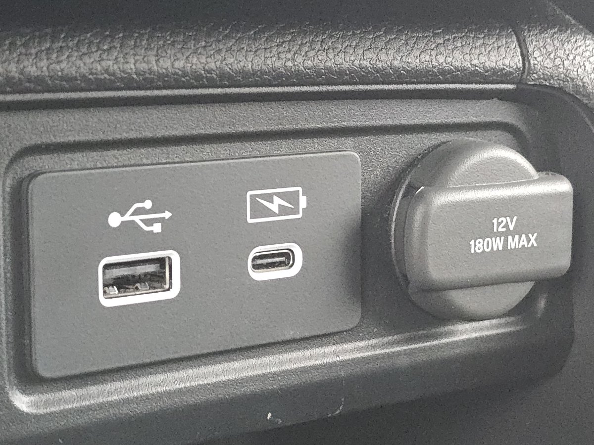 Used 2025 Honda Pilot Sport image 6
