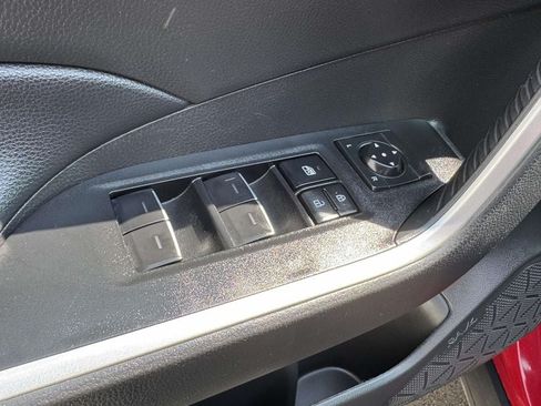 Used 2025 Toyota RAV4 XLE AWD/4WD image 18