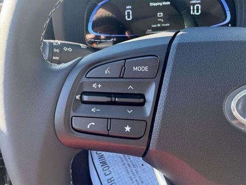 Used 2025 Hyundai Venue SEL image 15