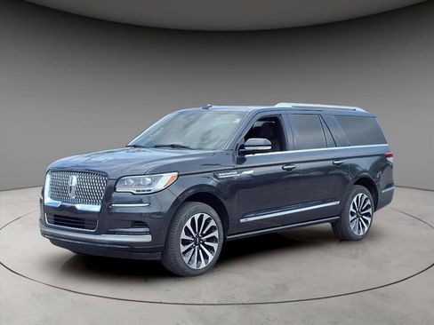 Used 2024 Lincoln Navigator L Reserve image 1
