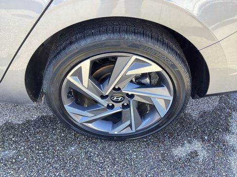 Used 2025 Hyundai Elantra SEL image 37