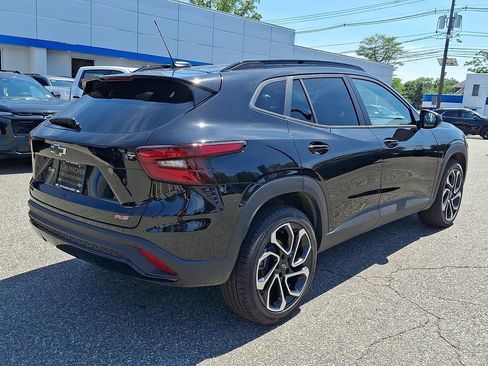 Used 2026 Chevrolet Trax RS w/ Sunroof Package FWD image 8