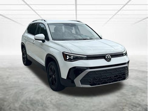 New 2026 Volkswagen Taos SE FWD image 7