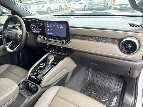 Used 2024 Chevrolet Colorado ZR2 w/ ZR2 Convenience Package III image 17