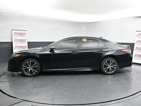 Used 2020 Toyota Camry SE image 5