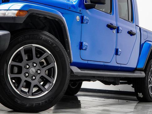 Used 2023 Jeep Gladiator Overland w/ Popular Equipment Package AWD/4WD image 3