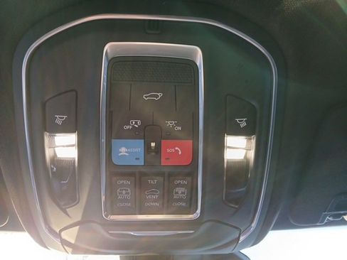 New 2025 Jeep Grand Cherokee Limited w/ Luxury Tech Group II image 16