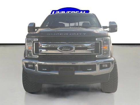 Used 2019 Ford F250 XLT w/ XLT Premium Package AWD/4WD image 4