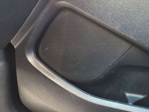 Used 2018 Ford Explorer XLT w/ Equipment Group 202A FWD image 30