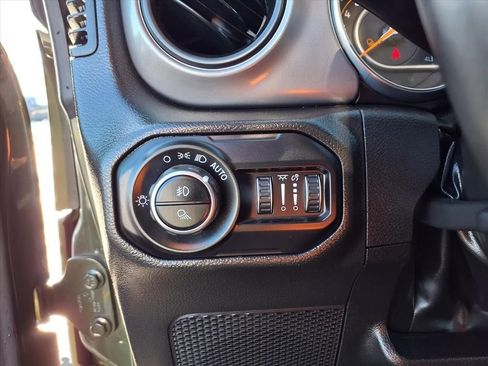 Used 2022 Jeep Gladiator Willys image 15