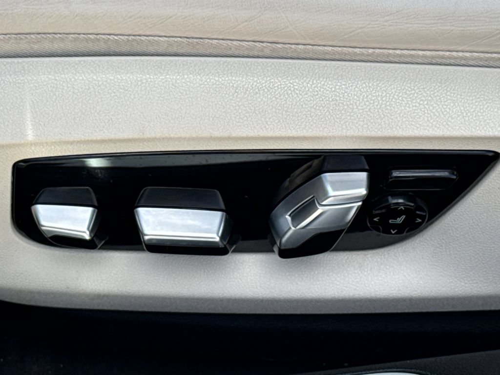 Used 2022 BMW 750i xDrive AWD/4WD image 25