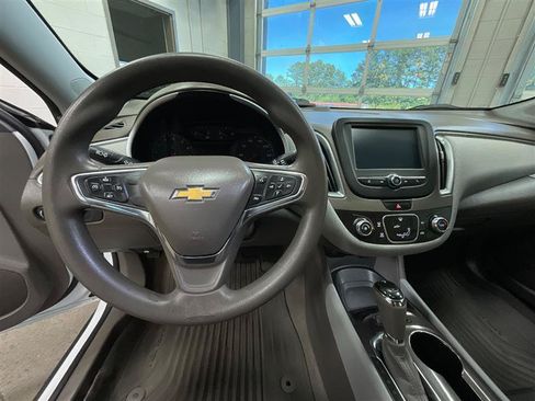 Used 2018 Chevrolet Malibu LS FWD image 13
