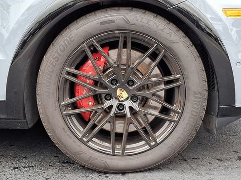 Certified 2025 Porsche Cayenne GTS AWD/4WD image 12