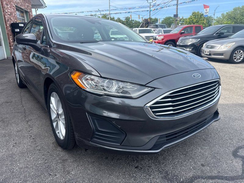 Used 2020 Ford Fusion SE FWD image 3