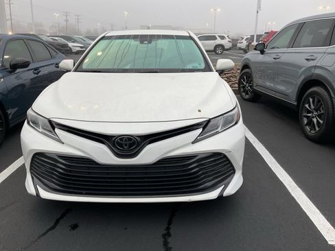 Used 2018 Toyota Camry L image 12