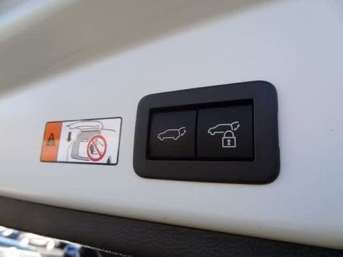 Used 2025 Toyota Corolla Cross XLE image 20