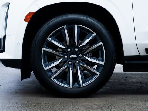 Used 2022 Cadillac Escalade ESV Sport w/ Touring Package image 7