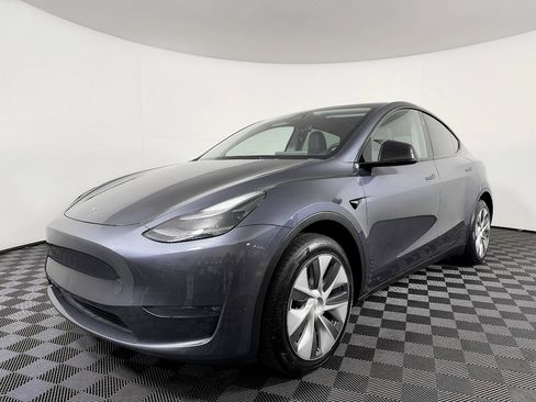 Used 2023 Tesla Model Y Long Range AWD/4WD image 2