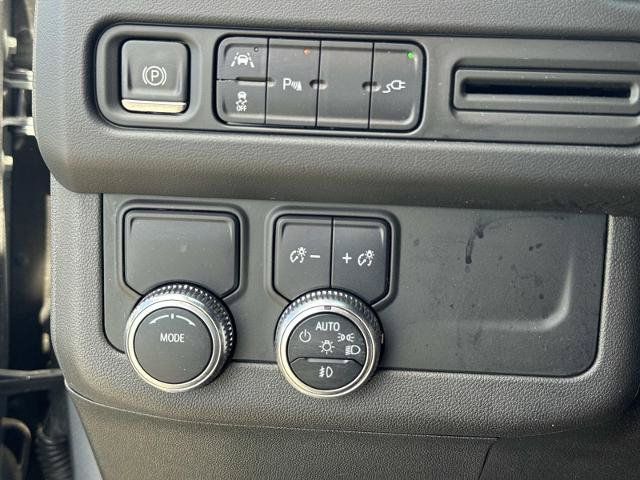 Used 2021 GMC Yukon SLT w/ SLT Premium Package RWD image 24