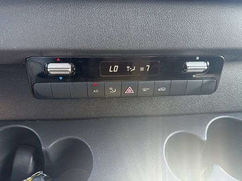 Used 2019 Mercedes-Benz Sprinter 2500 image 27