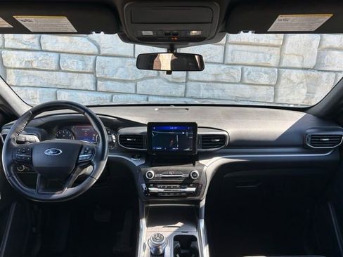 Used 2020 Ford Explorer XLT w/ Equipment Group 202A AWD/4WD image 10