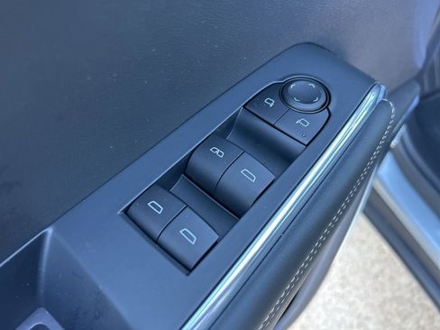 Used 2025 GMC Acadia Elevation image 18