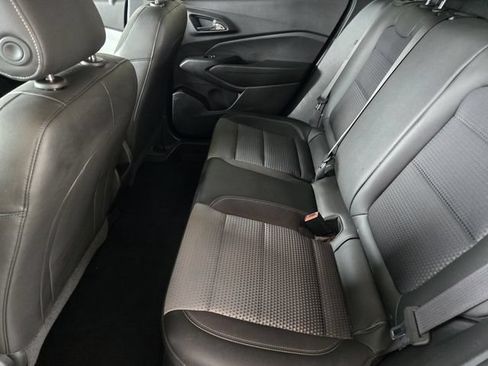 Used 2025 Chevrolet Trax LT w/ LT Convenience Package FWD image 31