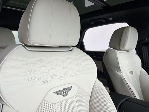 Certified 2025 Bentley Bentayga image 27