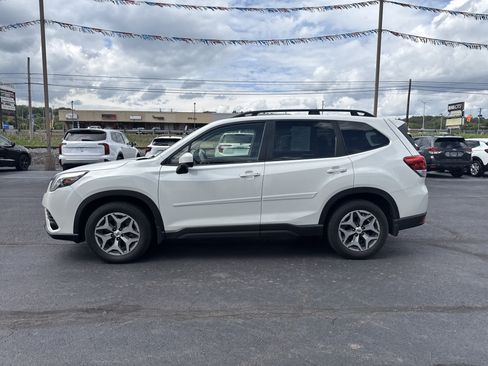 Used 2023 Subaru Forester Premium AWD/4WD image 7