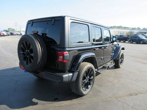 Used 2023 Jeep Wrangler Unlimited Sahara AWD/4WD image 6