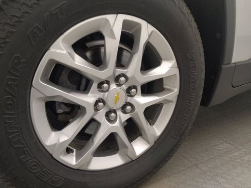 Used 2019 Chevrolet Traverse LT FWD image 31