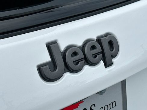 New 2026 Jeep Compass Latitude image 18